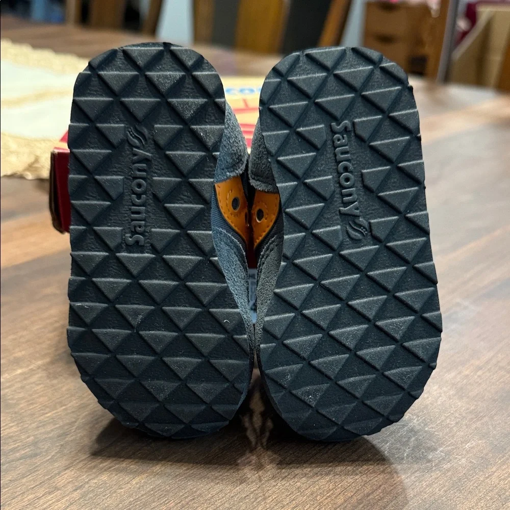 Saucony Toddler Sneakers 4.5M NIB - Picture 3 of 6